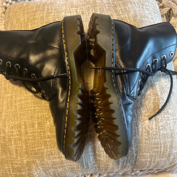 Dr. Martens Luana Boots Womens Size 7 L Black Leather Combat Air Wair Lace Up - Picture 7 of 7